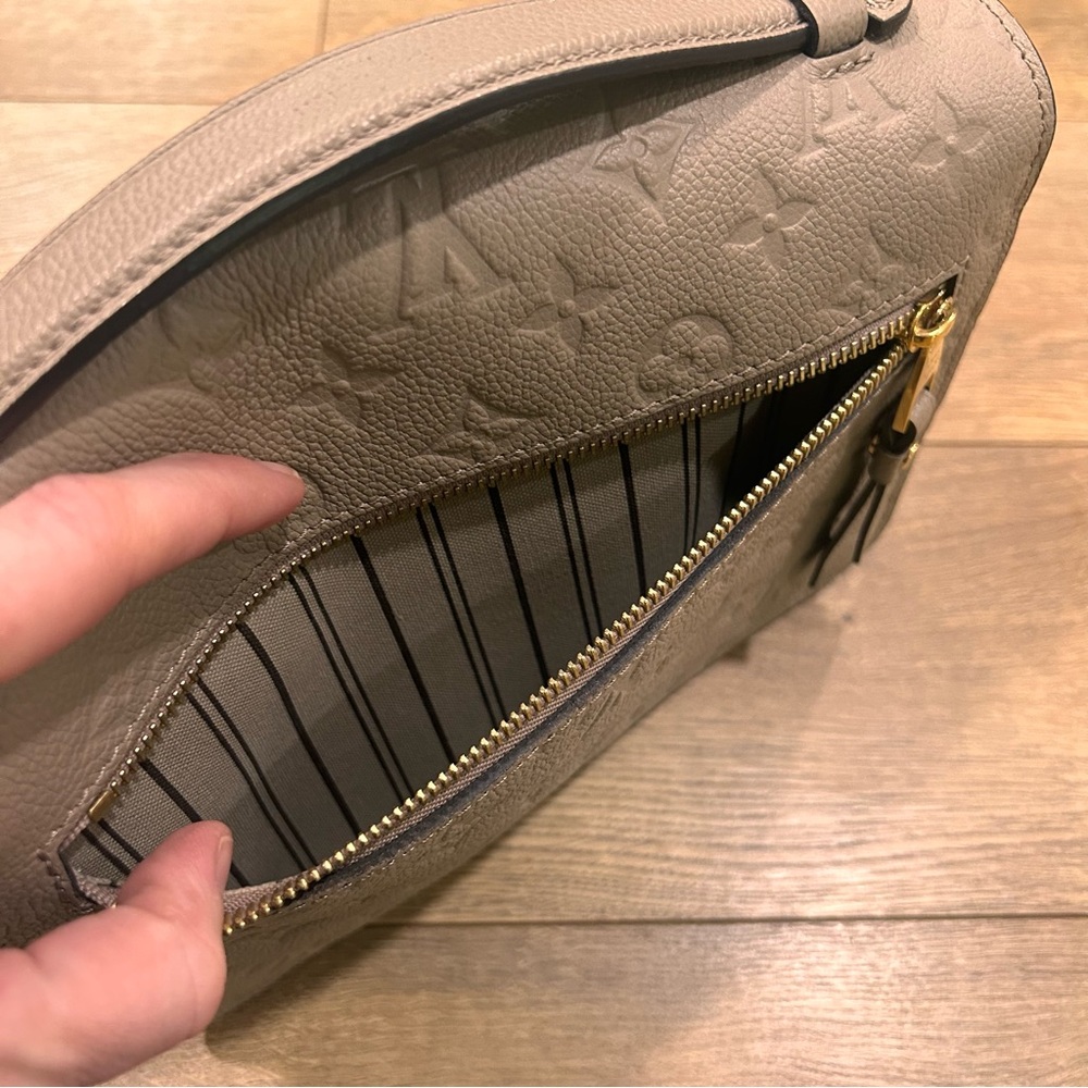 Louis Vuitton Pochette Metis handbag in turtle dove - Comes with box and dustbag - Picture 7 of 15